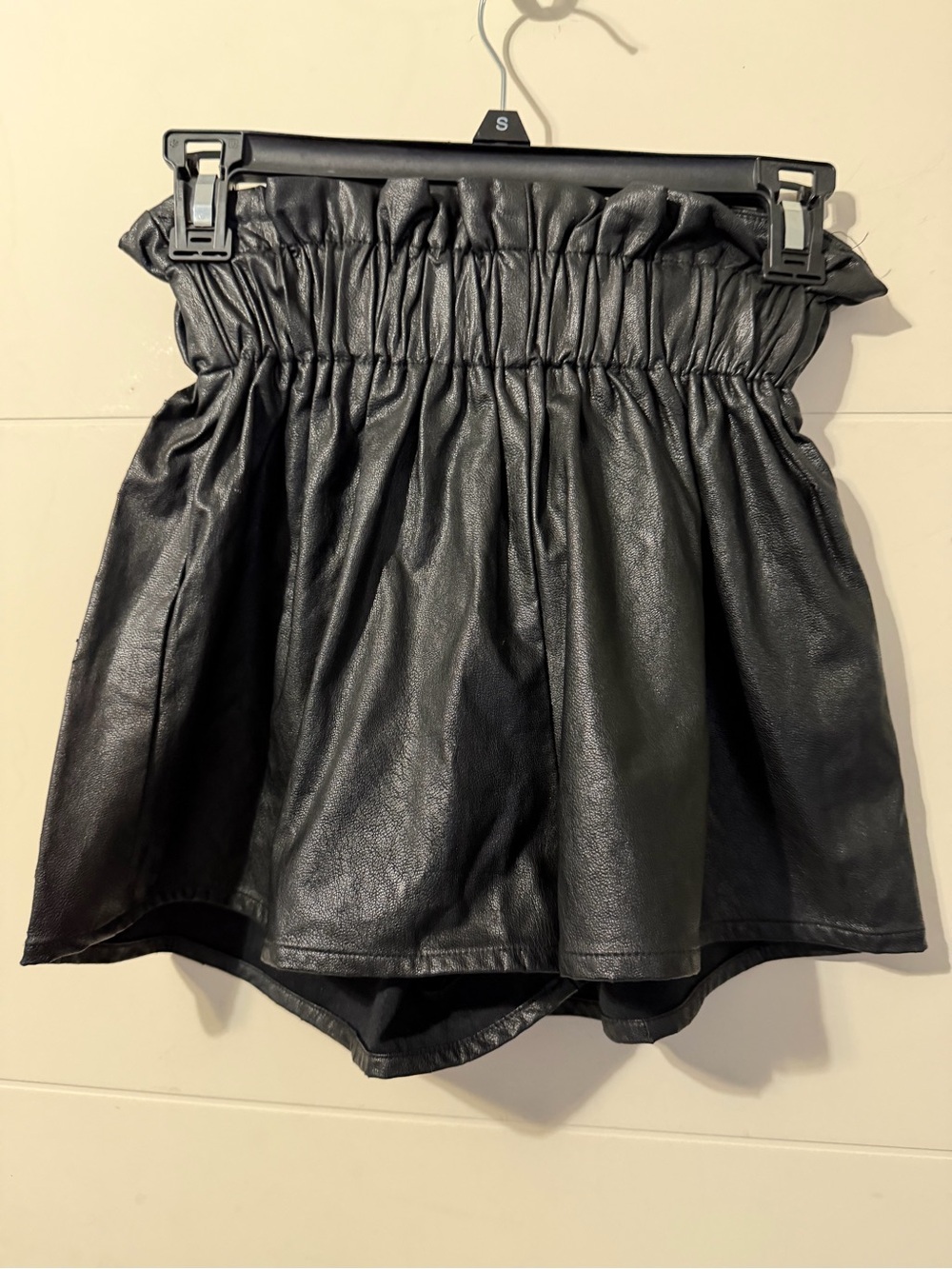Skylar+Madison Black Faux Leather Paperbag Waist Women's Shorts Size S